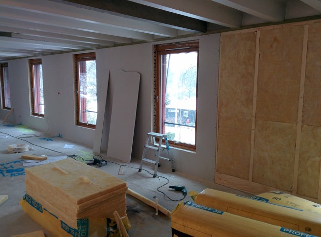 Veggene kles på nytt på innsiden.